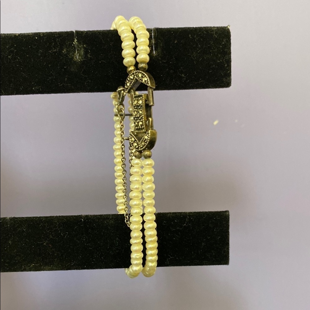 Elegant Pearl Bracelet with Silver Marcasite Clasp
